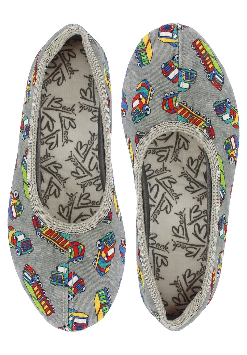 Graue Ballarinas aus Stoff mit bunten Lkw-Mustern, elastischen Öffnungen und bedruckten Innensohlen mit Logo.