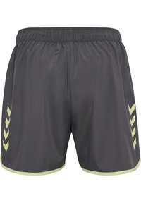 Herrarnas sportshorts, mörkgrått tyg med en slät textur. Har resårmidja och ett gult-grönt chevronmönster på sidorna.