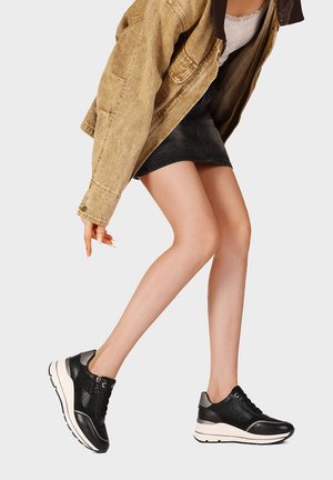 Queen Helena, X35-39 - Sneakers basse - nero