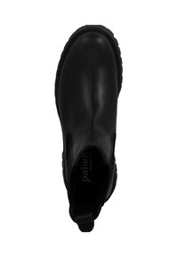 Svarta läderankelboots med elastiska sidasömmar, rund tå, texturerad sula och dragflik för lätt påtagning. Inuti har de varumärkets logotyp.