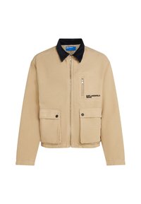 Beige jakke med svart kordfløyelskrage, inneholder en frontglidelås, to klafflommer og én glidelåslomme på brystet. Tekstlogo foran.