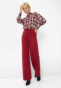 BRAX STYLE LILLYTH  - Stoffhose - cranberry