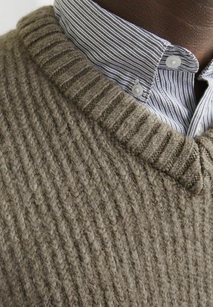Jumper - walnut