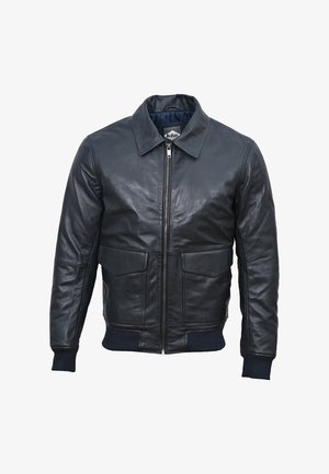 Schwarze Leder-Bomberjacke mit spitzem Kragen, Frontreißverschluss, zwei aufgesetzten Taschen und gerippten Bündchen. Glatte Textur und taillierte Passform.