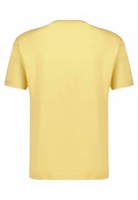 GANT SHIELD REGULAR FIT - Camiseta básica - gelb