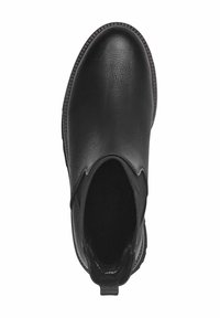 Bottine en cuir noir avec un bout arrondi, des panneaux latéraux élastiques, une surface texturée et une languette au talon pour un enfilage facile.