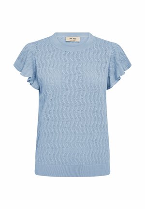 Hellblauer Strickpullover mit kurzen Schmetterlingsärmeln und strukturiertem Zickzackmuster, mit rundem Ausschnitt und geripptem Saum.