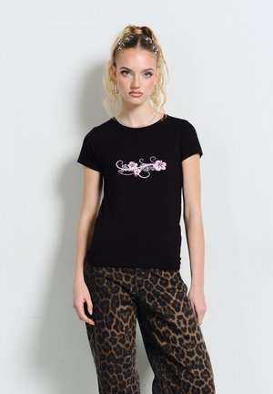 - T-shirt z nadrukiem