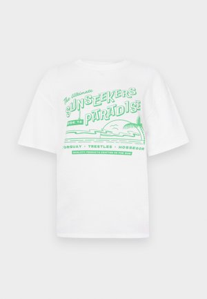 T-shirt branca de algodão com mangas curtas, apresentando texto gráfico verde e imagens da ilha, incluindo palmeiras e um desenho de pôr do sol.