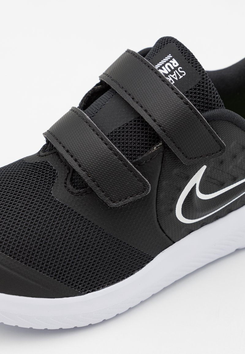 Kinder Sportbekleidung | Nike Performance STAR RUNNER 2 UNISEX Laufschuh Neutral black/white/volt/schwarz - OO18304 Kinder Sportbekleidung | Nike Performance STAR RUNNER 2 UNISEX Laufschuh Neutral black/white/volt/schwarz - OO18304