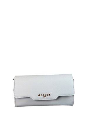 Bolso de mano de cuero blanco con textura, con solapa y logo de Gaelle Paris en dorado centrado en el frente.