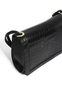 L37 CHARMER - Schoudertas - black