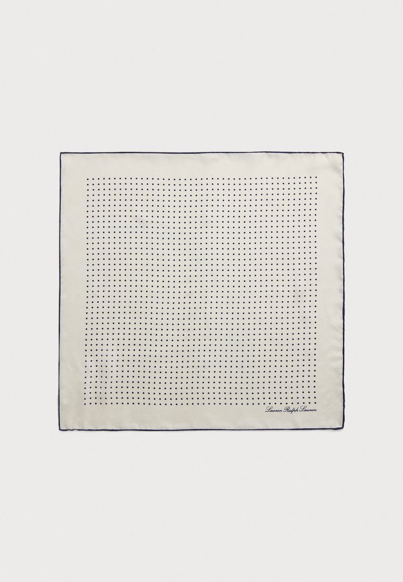 Silkesjal i kremfarge med en marineblå kant, prydet med jevnt fordelte marineblå prikker som danner et mønster. Signatur trykt i hjørnet.