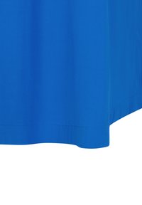 Tessuto di cotone blu con una texture liscia, che presenta un orlo pulito e un colore uniforme su tutta la superficie. Non sono visibili motivi o accenti aggiuntivi.