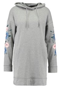 Grå hoodieklänning med dragsko på huvan, långa ärmar och blombroderi i rosa och blått på ärmarna. Mjuk tygstruktur.