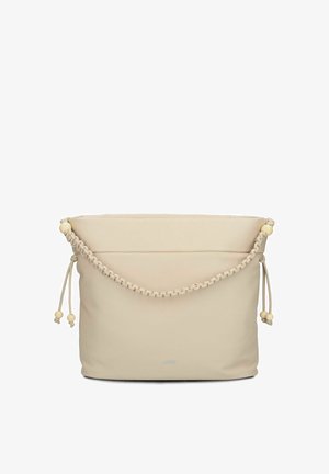 Borsa a mano in pelle morbida beige con tracolla intrecciata e dettagli con perline di legno, con un logo in rilievo sottile sul davanti.