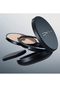 MAC STUDIO FIX POWDER PLUS FOUNDATION - Meikkivoide - nc10