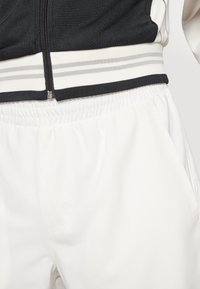 Fila SHORTS SANTANA - Spordišortsid - white alyssum