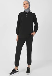 Modanisa POLO NECK -SET - REFKA BASIC - Sweater - black