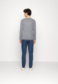 Farah BIRCHALL CREW - Camisola - light grey