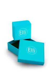 Turkis firkantet gaveæske med et aftageligt låg, der har logoet "Elli by Julie & Grace" i hvid. Indersiden har en mørkegrøn indsats.
