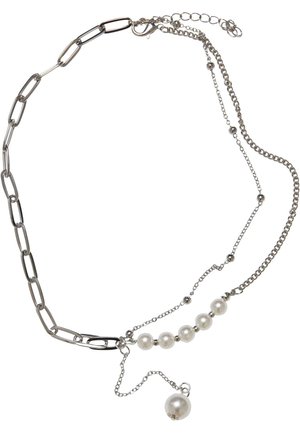 Zilveren ketting met gemengde schakels, waaronder grote schakels, kleine kralen en een rij van zes parels met een hangende parelhanger.
