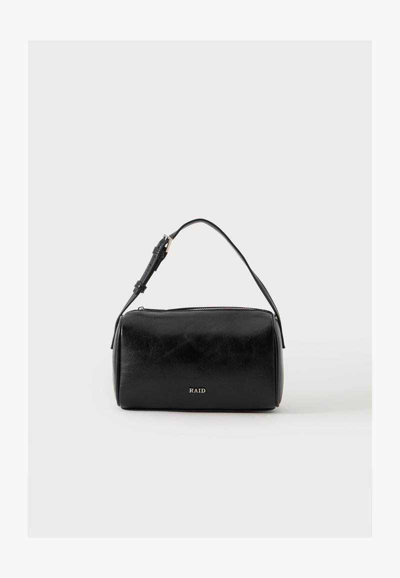 Sac à main rectangulaire en cuir noir avec une sangle courte réglable et une fermeture éclair argentée, affichant le logo "RAID" au centre avant.
