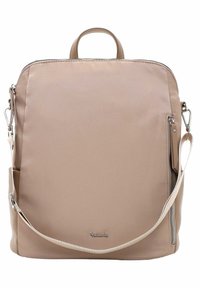 Zaino in nylon beige con una superficie liscia, tasca anteriore con zip, manico superiore e spallacci regolabili. Presenta accessori in metallo argentato.