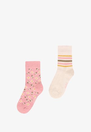 Due calze spaiate, una rosa con piccoli fiori bianchi, l'altra beige con strisce rosa, marroni e gialle vicino alla parte superiore.