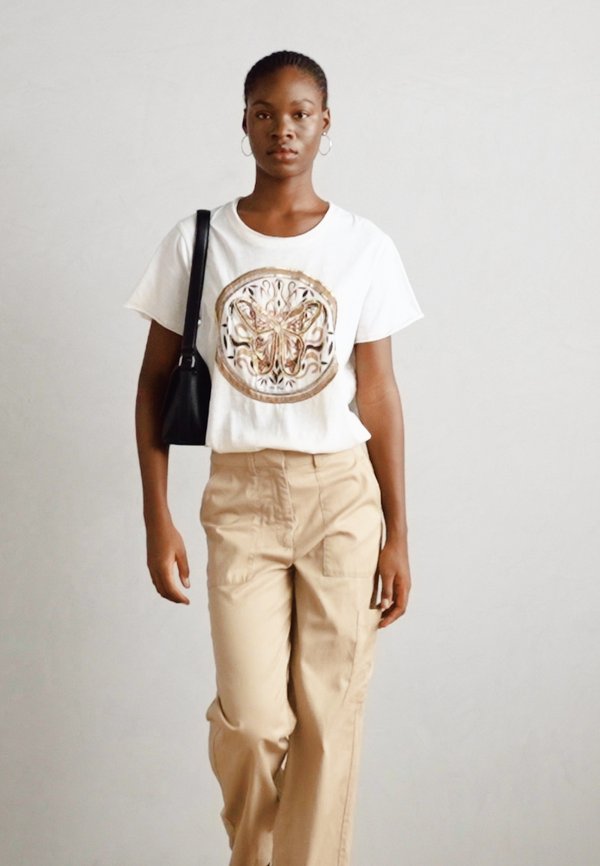 EMBROIDERY TEE - Print T-shirt - ecru4