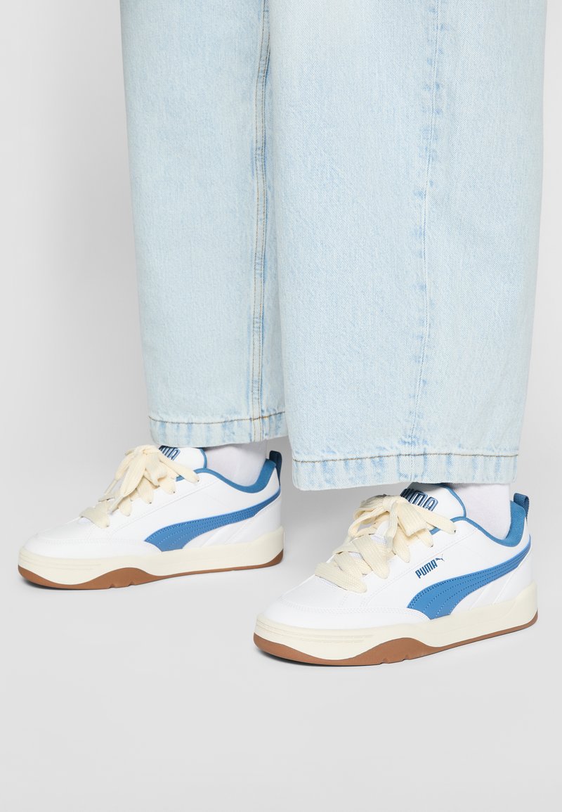 Puma PARK LIFESTYLE UNISEX - Scarpe skate - white/blue horizon/alpine snow