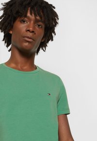 Tommy Hilfiger T-shirt básica - central green