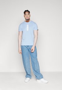 Alpha Industries PP T - Potiskana majica - light blue