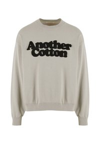 Világosszürke pamut pulóver kerek nyakkal, bordás mandzsettákkal és szegéllyel. Az elülső részén fekete, kiemelt betűvel szerepel az "Another Cotton" felirat.