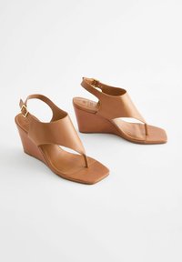 Next SIGNATURE TOE POST - REGULAR FIT - T-bar sandals - tan brown