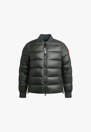 Donkergroen gewatteerde jas met een ritssluiting aan de voorkant, ribgebreide manchetten en een logo op de rits. Beschikt over een gladde, glanzende textuur en een horizontaal baffle ontwerp.