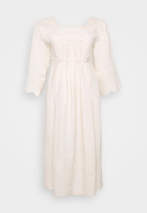 Valge lina kleit ruudukujulise kaelusega, lühikeste flairovate varrukatega ning dekoratiivsete aukude ääristustega. Omab kogutud taljet ja pahkluu pikkust hem.