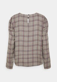 Blouse à manches longues en vichy beige, bleue et bordeaux, avec un col rond et une fermeture à boutons dans le dos. Tissu doux et texturé.