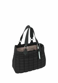 Borsa tote nera trapuntata con doppi manici neri, un interno foderato a fantasia rosa e dettagli in metallo argentato. Presenta un'apertura superiore per un facile accesso.