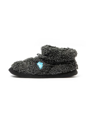 Pantufla única gris oscuro difusa con suela negra y logo azul en el lateral, diseñada para comodidad y calidez en interiores.