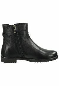 Botas de tobillo de cuero negro con una textura suave, cremallera lateral y un detalle de tiras envolventes. Cuenta con una suela plana y texturizada para mayor tracción.
