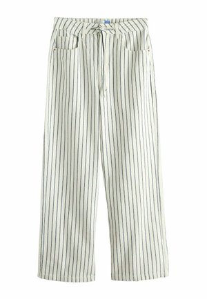 Weite weiße Hose mit vertikalen schwarzen Streifen, vorderen Taschen, Gürtelschlaufen und einem Taillenbund mit Kordelzug.