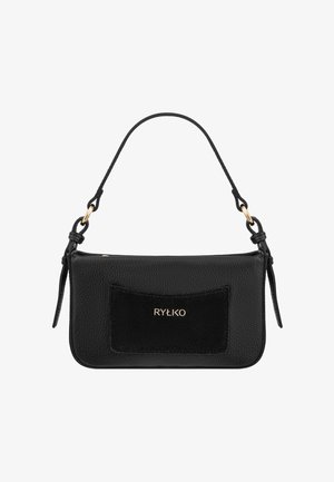 Borsa a spalla in pelle nera texture con tracolla corta, tasca frontale in suede e logo RYLKO dorato centrato sulla tasca.