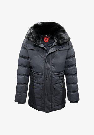 Schwarze Pufferjacke mit einem Kragen aus Kunstfell, Reißverschluss- und Knopfverschluss, mehreren frontalen Taschen und einem Logo-Patch am inneren Kragen.