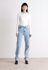 Calvin Klein Jeans Tops ar garām piedurknēm - bright white