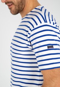 Armor lux DOËLAN MARINIÈRE - T-shirt print - blanc/etoile
