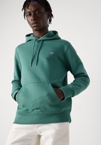 GANT REG SHIELD - Felpa con cappuccio - green