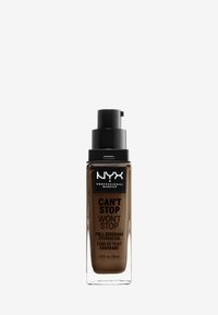 NYX Can't Stop Won't Stop foundation i en klar glasflaska med en svart pump, som visar en brun vätska och fet svart text.
