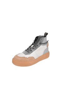Hochgeschnittene Sneaker aus einer Kombination von weißem, grauem und beige Wildleder und Leder, strukturiertem Gummisohle und grauen Schnürsenkeln. Mit einem Zugband akzentuiert.