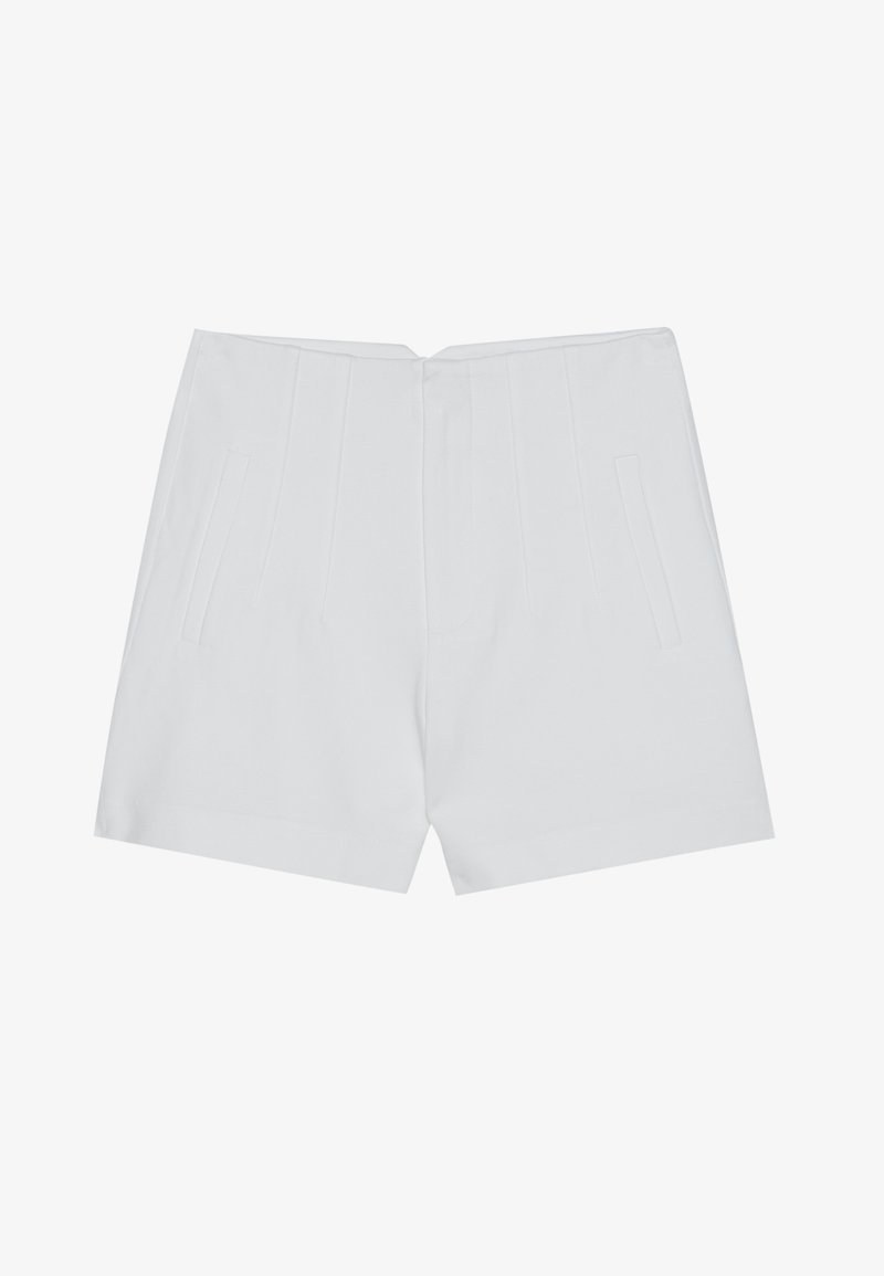 Valged lühikesed püksid, millel on kohandatud disain, sirge été, kaks küljetaskut ja puhas serv. Valmistatud siledast kangast, millel pole nähtavaid mustreid.